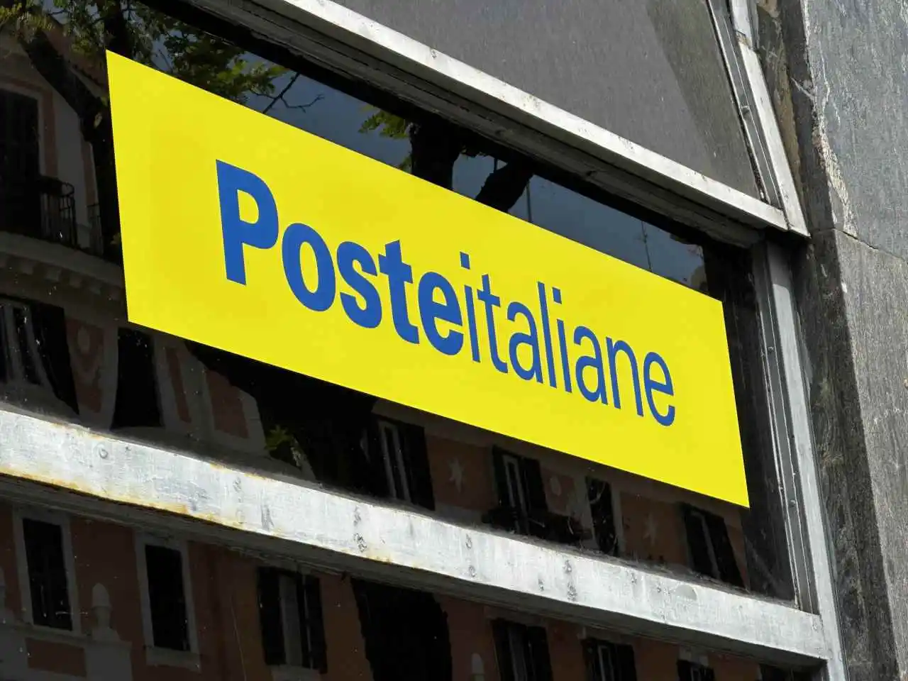 Libretto postale “Oro”: conviene davvero tenere i soldi lì? Ecco quanto rende oggi